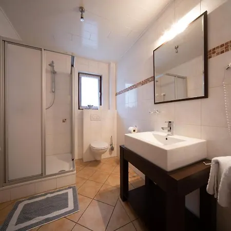 Landgasthof Goebel بيت ضيافة فيلنغن